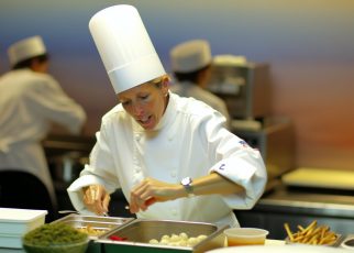 Le métier de traiteur : un univers de saveurs et d'opportunités