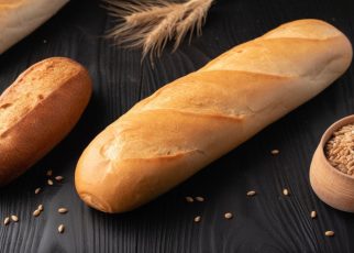 Le secret pour garder votre pain frais plus longtemps : astuces simples et efficaces