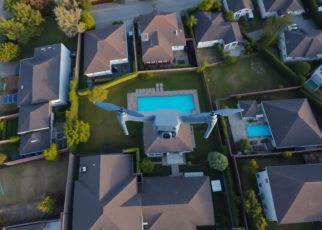 Le fisc traque les piscines et extensions cachées : nouvelle technologie et gros sous